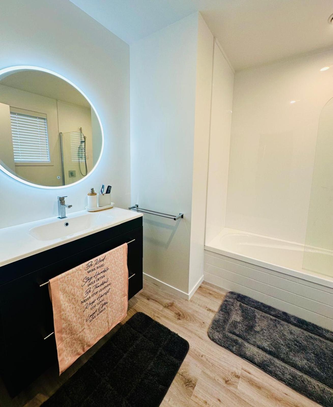 Holiday Home In Beautiful Te Anau Bagian luar foto