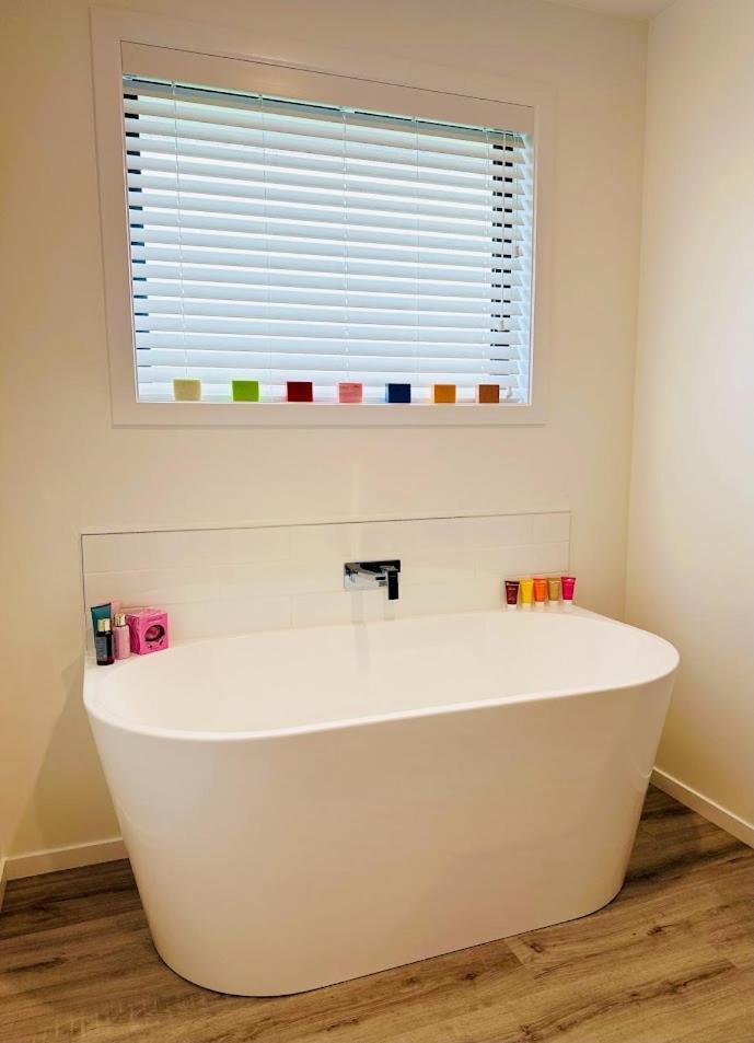 Holiday Home In Beautiful Te Anau Bagian luar foto