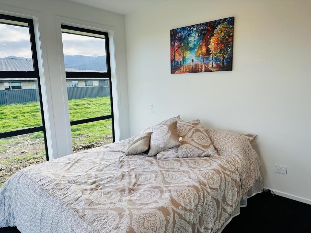 Holiday Home In Beautiful Te Anau Bagian luar foto